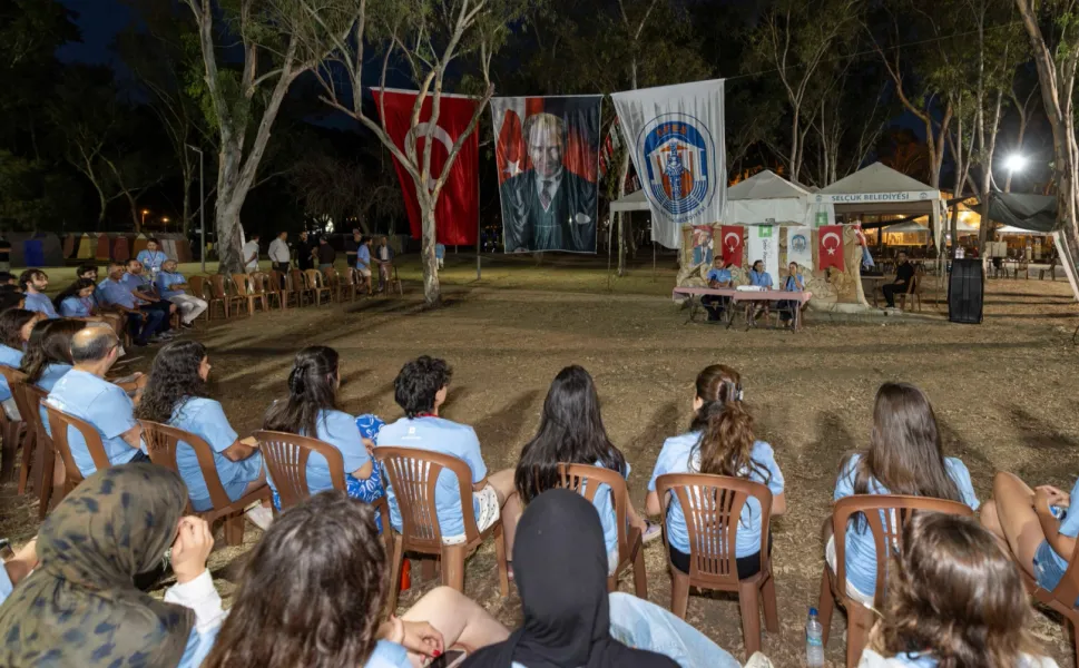 İzmir'de Başkan Tugay geleceğin şehir plancılarıyla buluştu