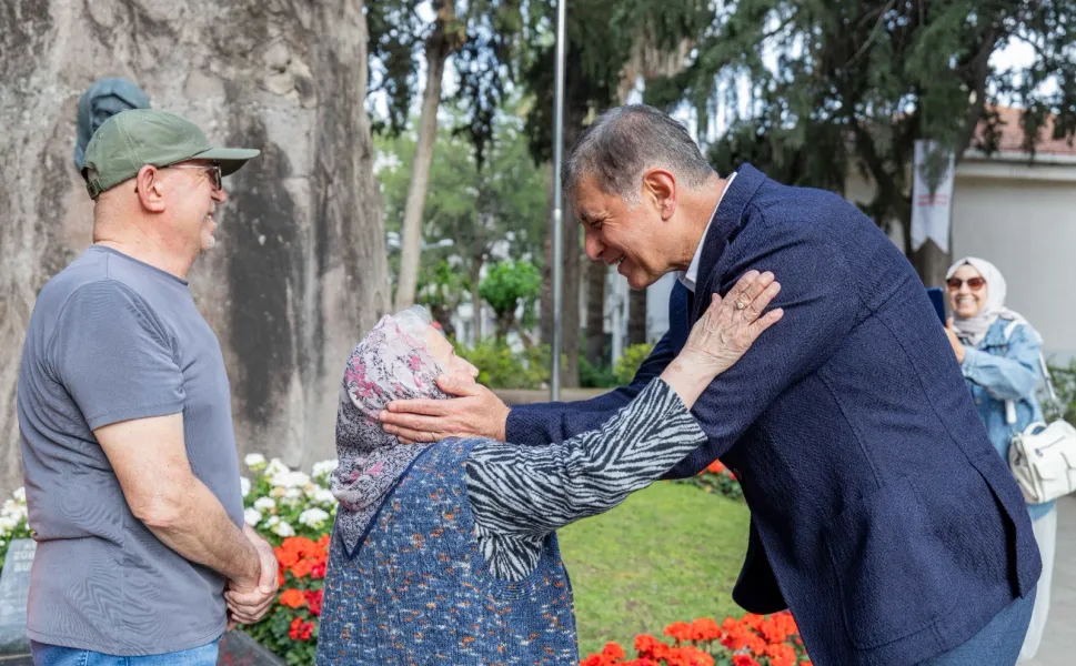 İzmir'de emeklilere yaklaşık 90 milyon TL'lik destek