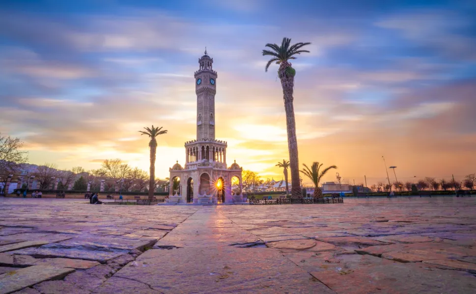 İzmir'in dijital rehberi yenilendi
