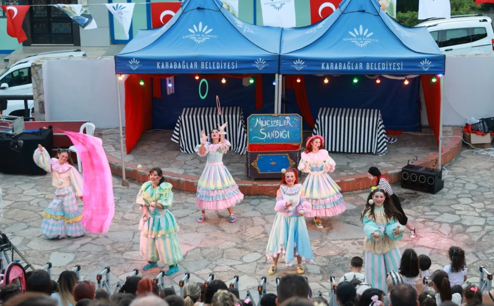 Karabağlar'da çocuk şenlikleri 39 etkinlikte 36 bini aşkın kişiye ulaştı