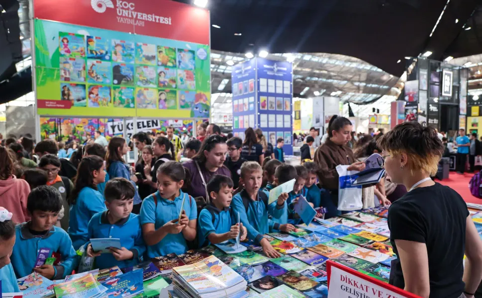 Antalya Kitap Fuarı'na öğrencilerden yoğun ilgi