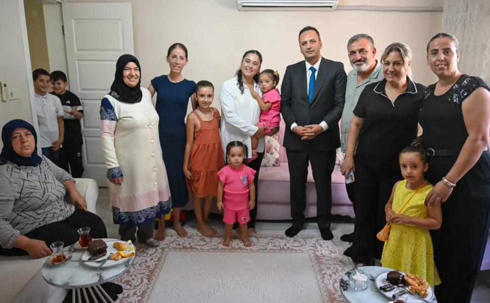Bornova'da Başkan Eşki'den Doğanlar Mahallesi'ne ev ziyareti
