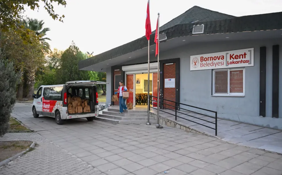 Bornova'da öğrencilere beslenme desteği