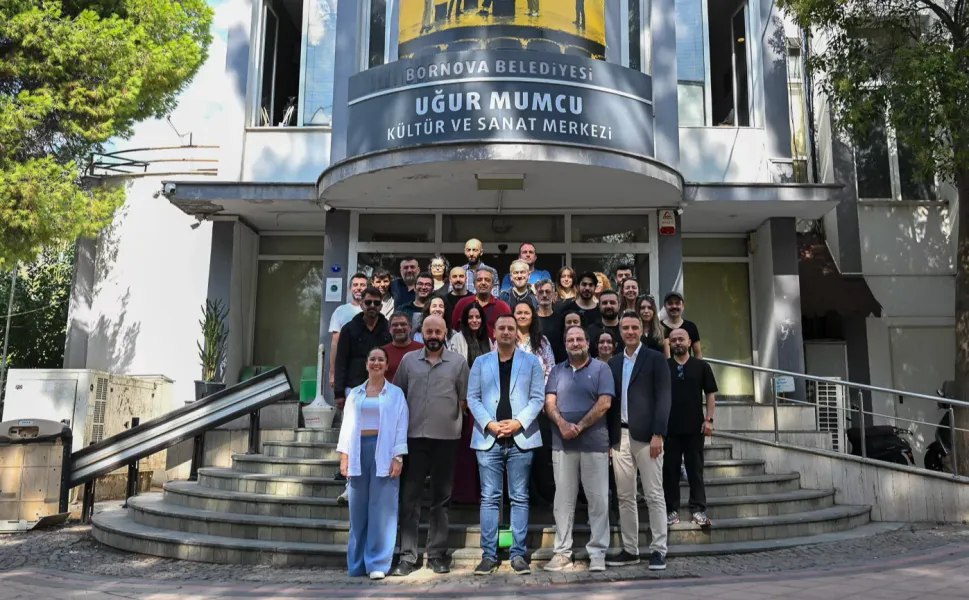 Bornova'da tiyatro coşkusu kesintisiz sürecek