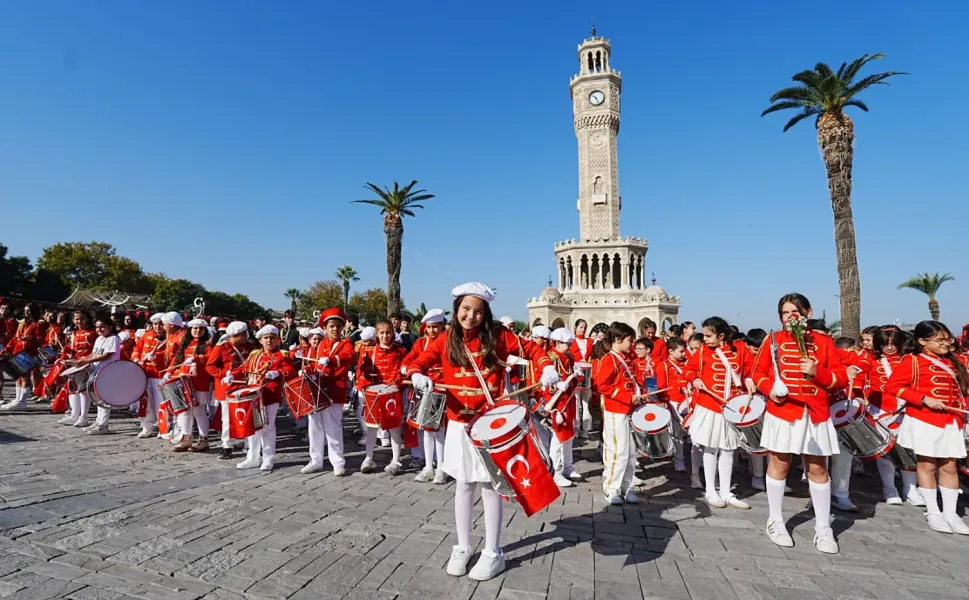 Cumhuriyet coşkusu bando gösterileriyle meydanlara taşındı