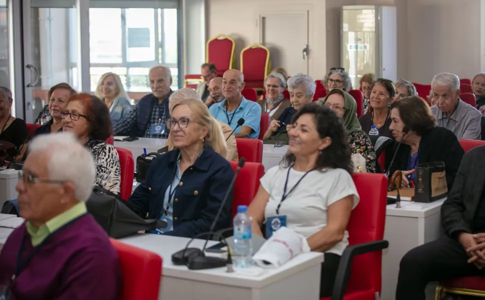 Güzelbahçe 3. Yaş Üniversitesi yeni döneme başladı