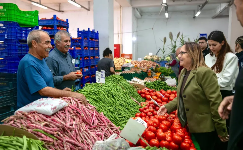 Güzelbahçe'de Başkan Vekili'nden pazar ziyareti