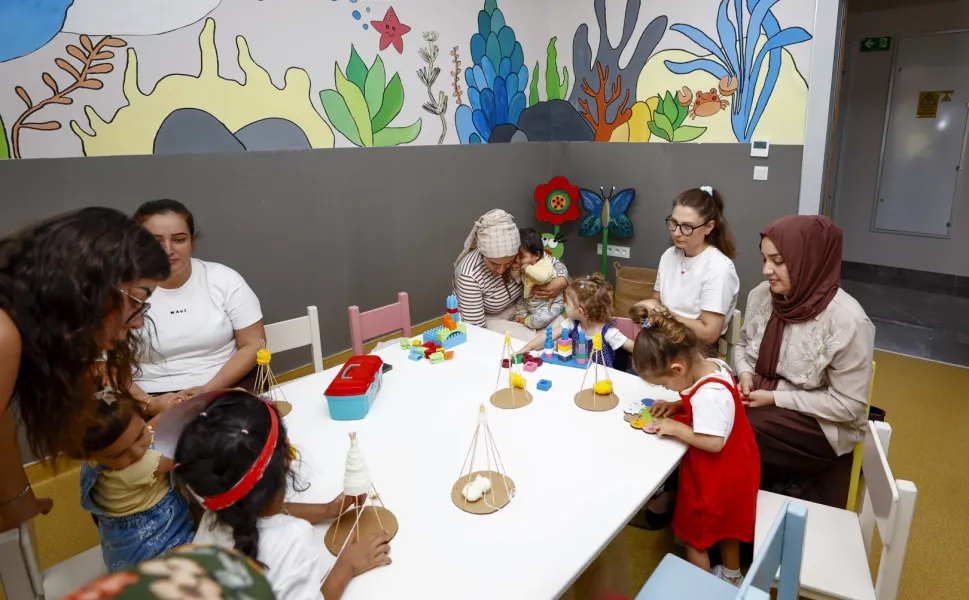 İzmir Bornova'da okul bölgelerine hem fiziksel hem toplumsal kalkan