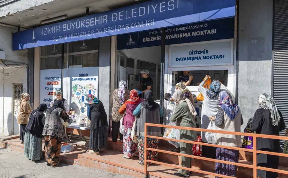 İzmir Büyükşehir, dayanışma noktalarıyla vatandaşların yanında