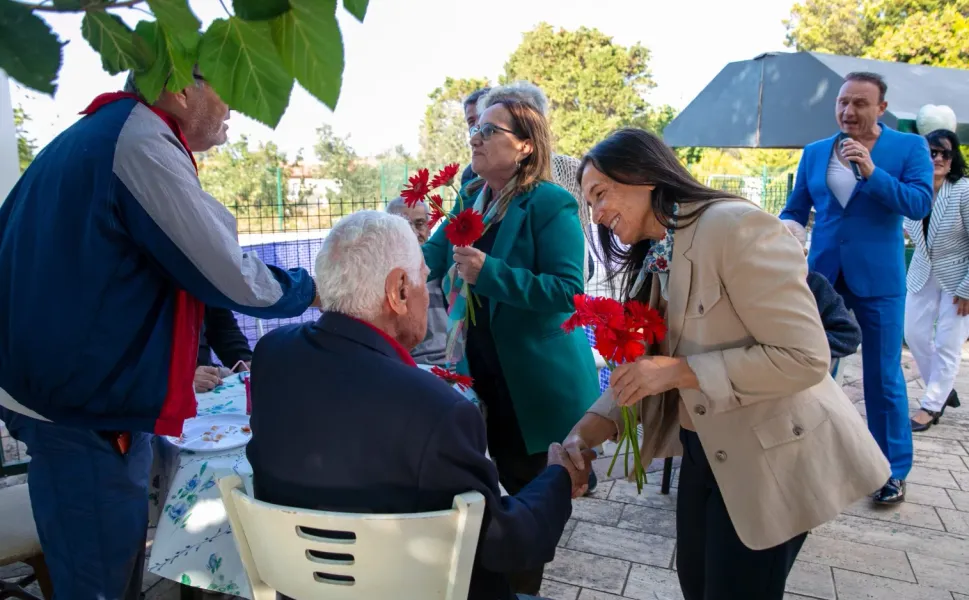 İzmir Güzelbahçe'nin çınarlarına anlamlı ziyaret