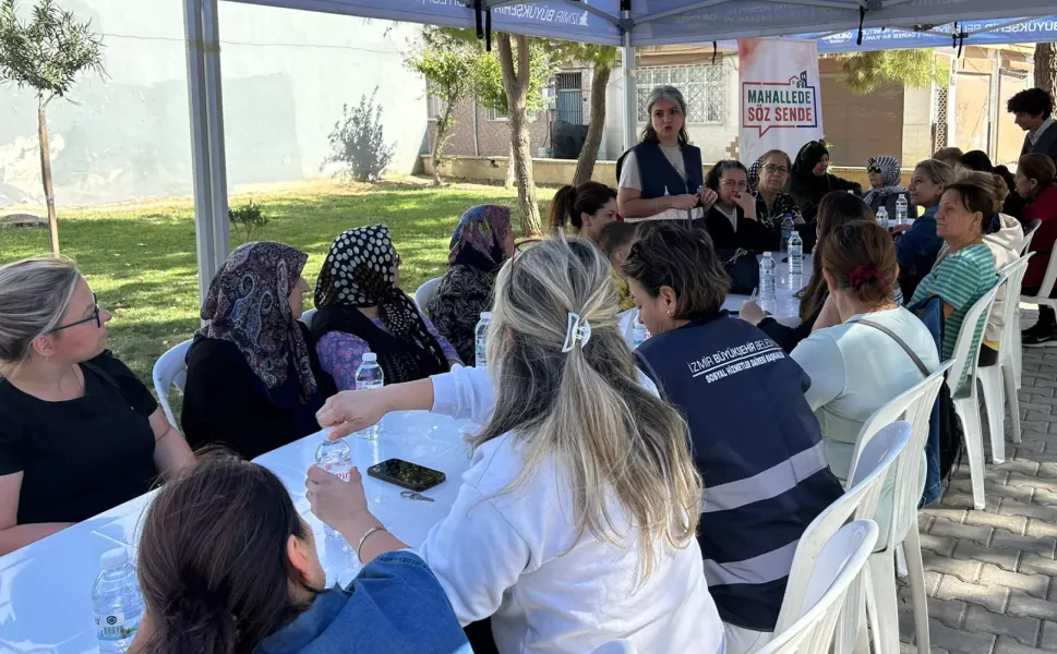 İzmir mahallelerinde 'Söz Sende'