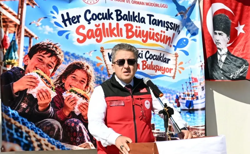 İzmir Menderes'te çocuklar balık ve kitapla buluştu