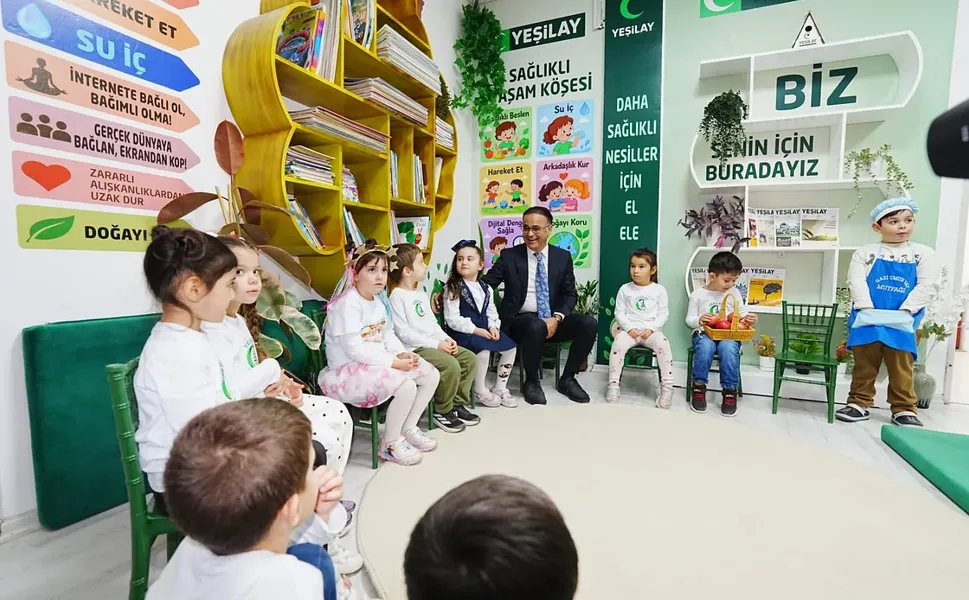 İzmir okullarında Yeşilay köşeleri bilinçlendiriyor