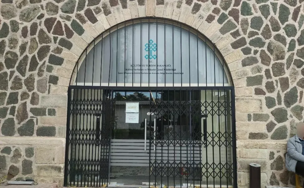 İzmir'de 2 bin yıllık Zeus heykel başı ele geçirildi