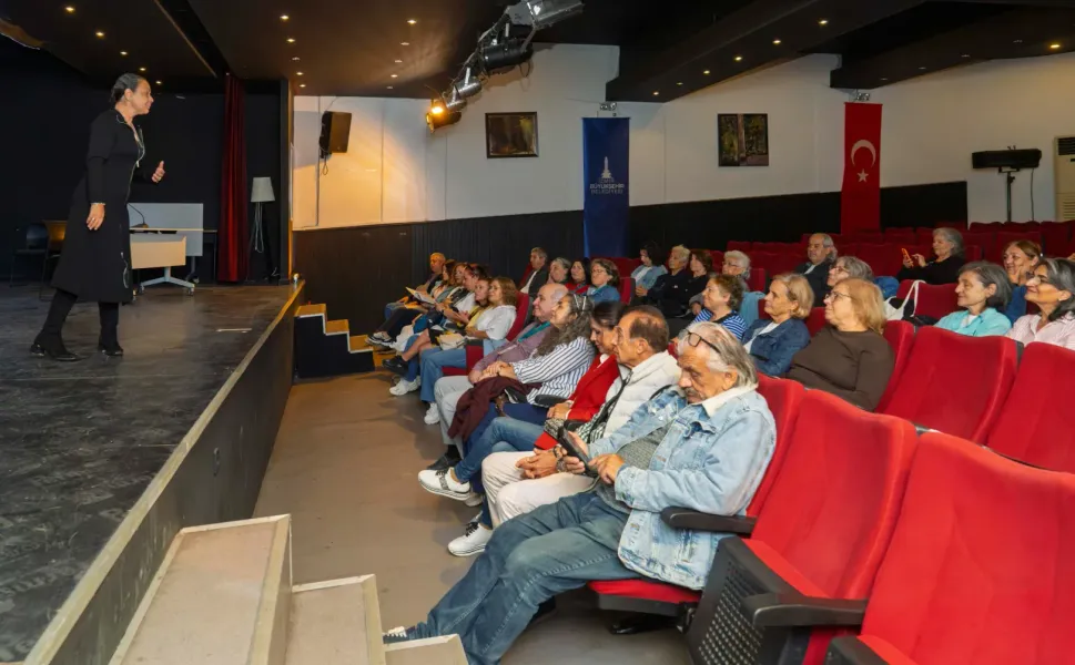 İzmir'de 3. Yaş Üniversitesi'nde son dönem heyecanı