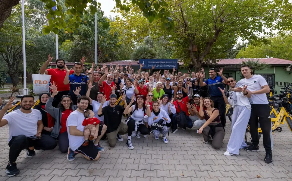 İzmir'de Cumhuriyet coşkusu engelleri aştı