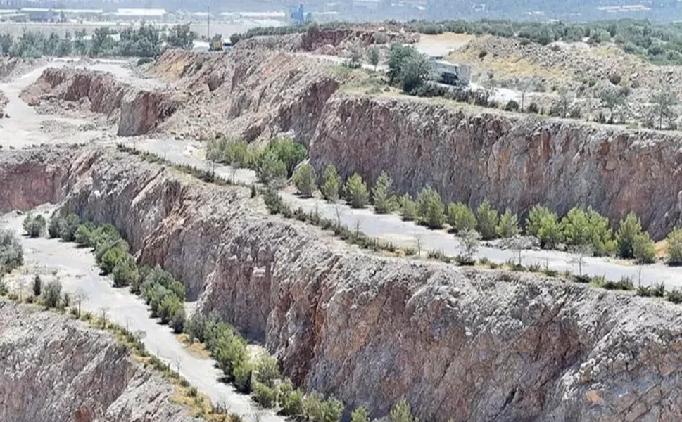 İzmir'de hafriyat toprağı kontrollü sahalarda toplanıyor