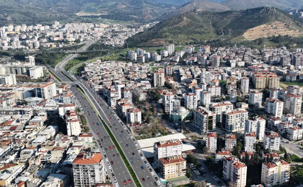 İzmir'de trafiği rahatlatacak üst geçit