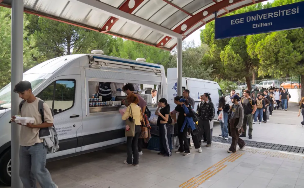 İzmir'de üniversiteliler Büyükşehir'e emanet