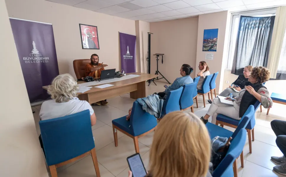 İzmir'de yazarlık eğitimleri başladı