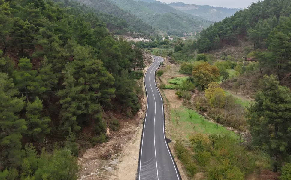 İzmir'in en uzak yolu yenilendi