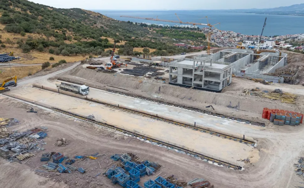 İzmir'in üçüncü büyük arıtma tesisi Dikili'de yükseliyor