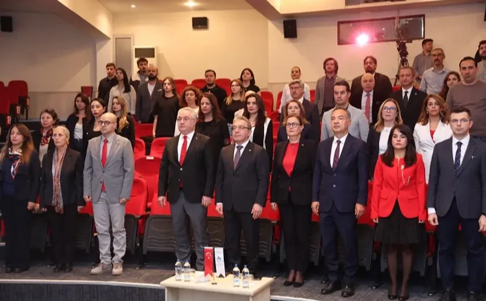 İzmir'in üniversiteleri Cumhuriyet'in kazanımlarını konuştu