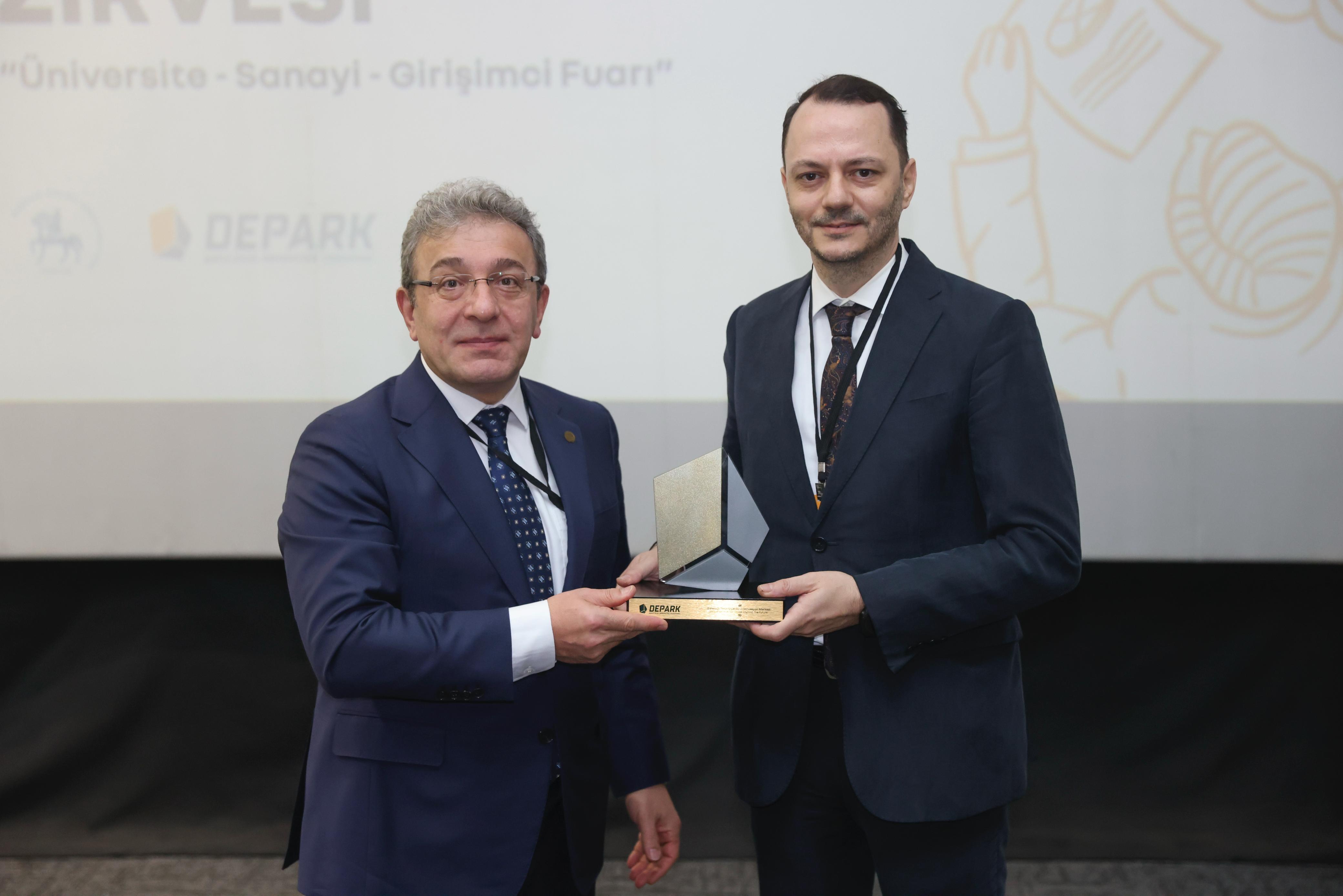 Dokuz Eylül'den Ar Ge Hamlesi̇ Bi̇li̇m Ve Sanayi̇ Ayni Masada Buluştu (2)