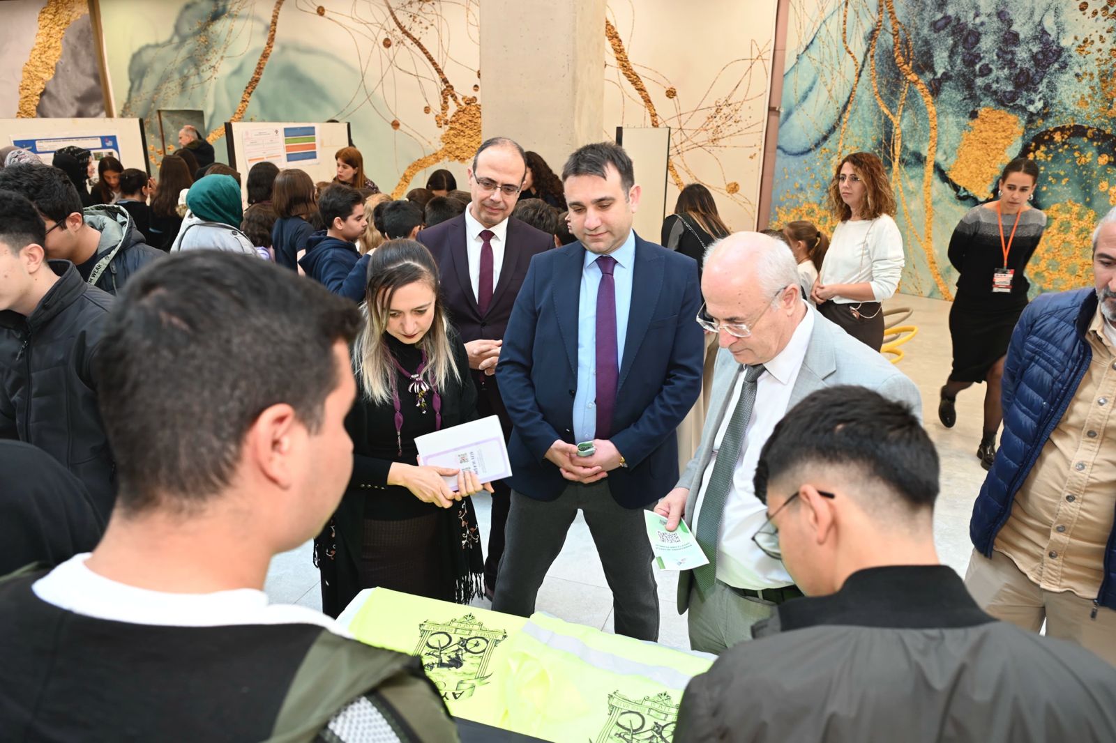 Prof. Dr. Kiliç, Aydin'daki̇ Proje Pazari Nda Genç Bi̇li̇m İnsanlariyla Buluştu (3)