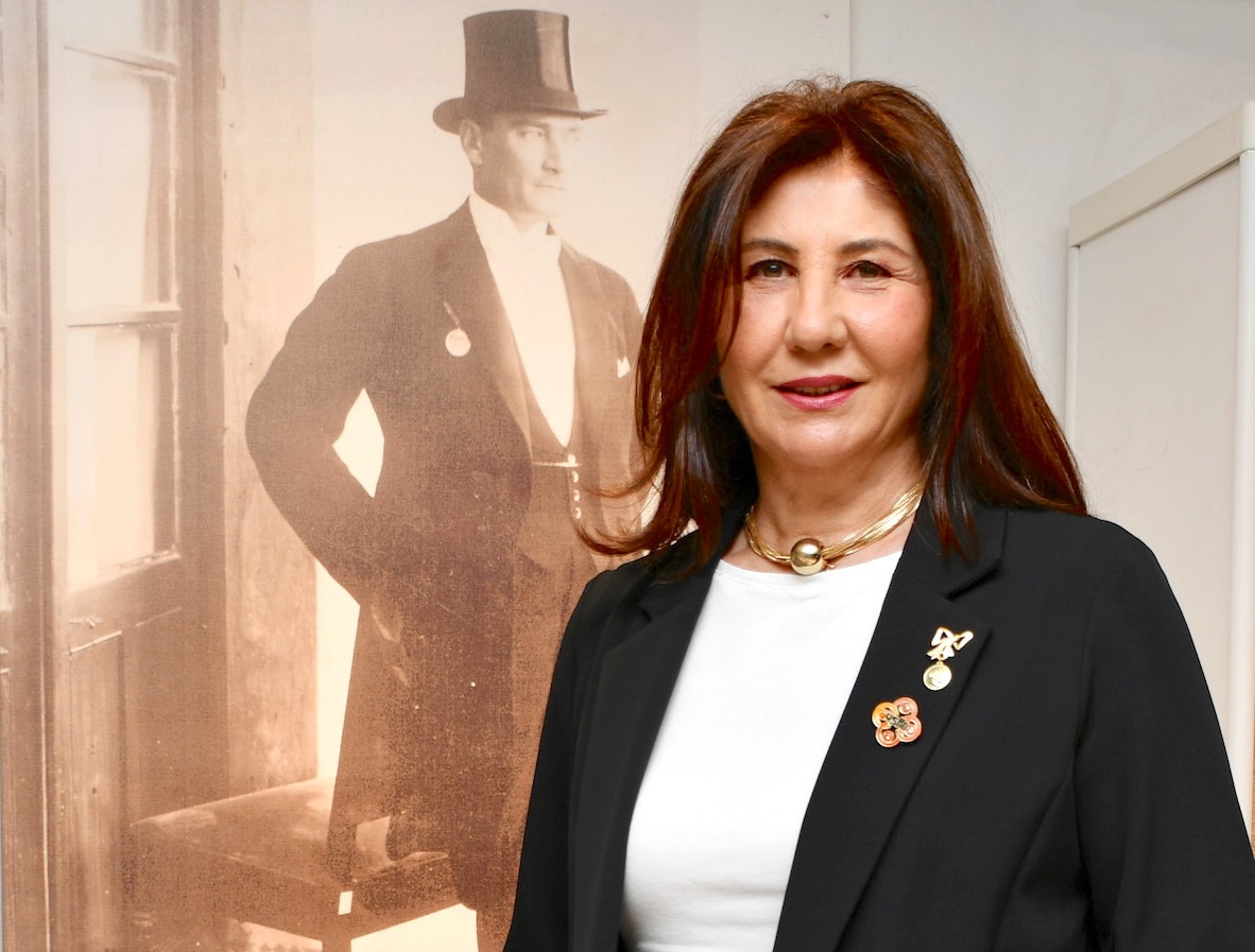 A Y L A A L K A N 104939368-1