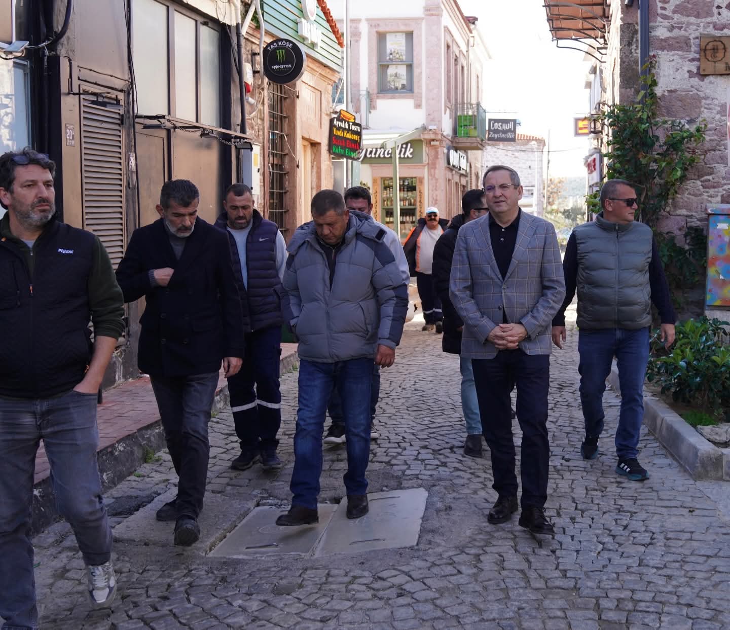 Başkan Mesut Ergi̇n Cunda (Ali̇bey) Adasi’nda Esnaf Ve Vatandaşlarla Buluştu 7