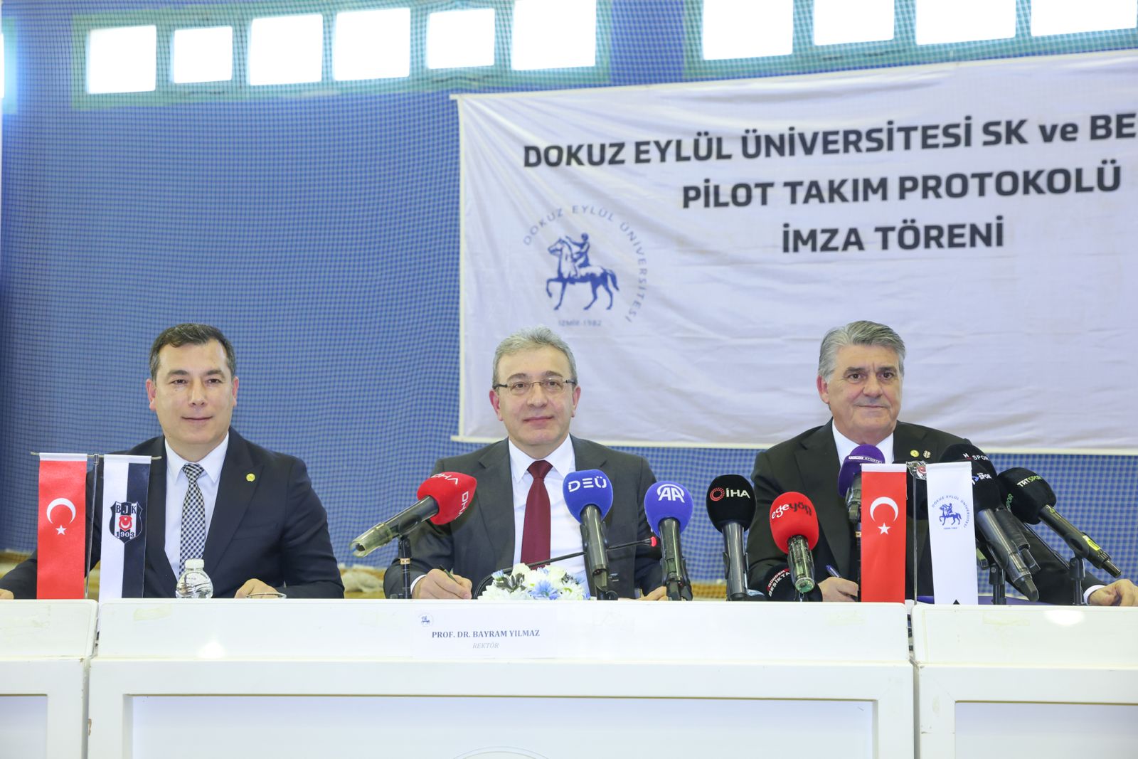 Deü İle Beşi̇ktaş Arasinda İş Bi̇rli̇ği̇ Ve Pi̇lot Takim Protokolü İmzalandi (2)