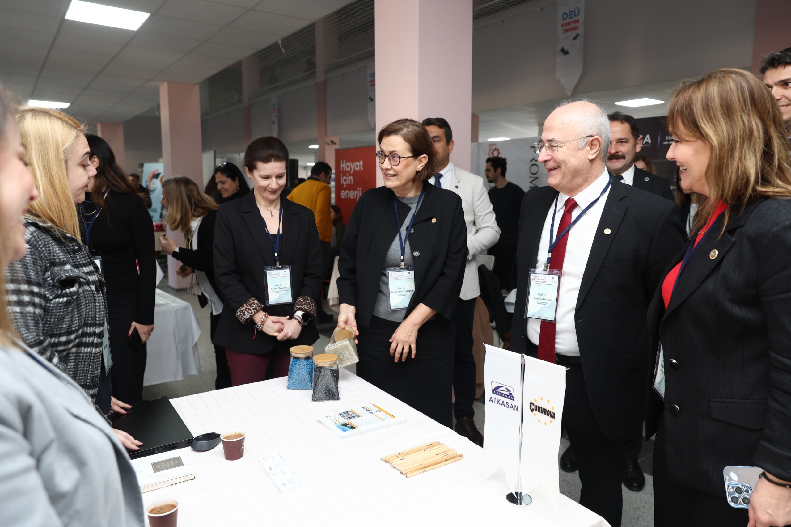 Deü Kari̇yer Zi̇rvesi̇ 2025 Başladi Sektör Temsi̇lci̇leri̇ Öğrenci̇lerle Buluştu (2)