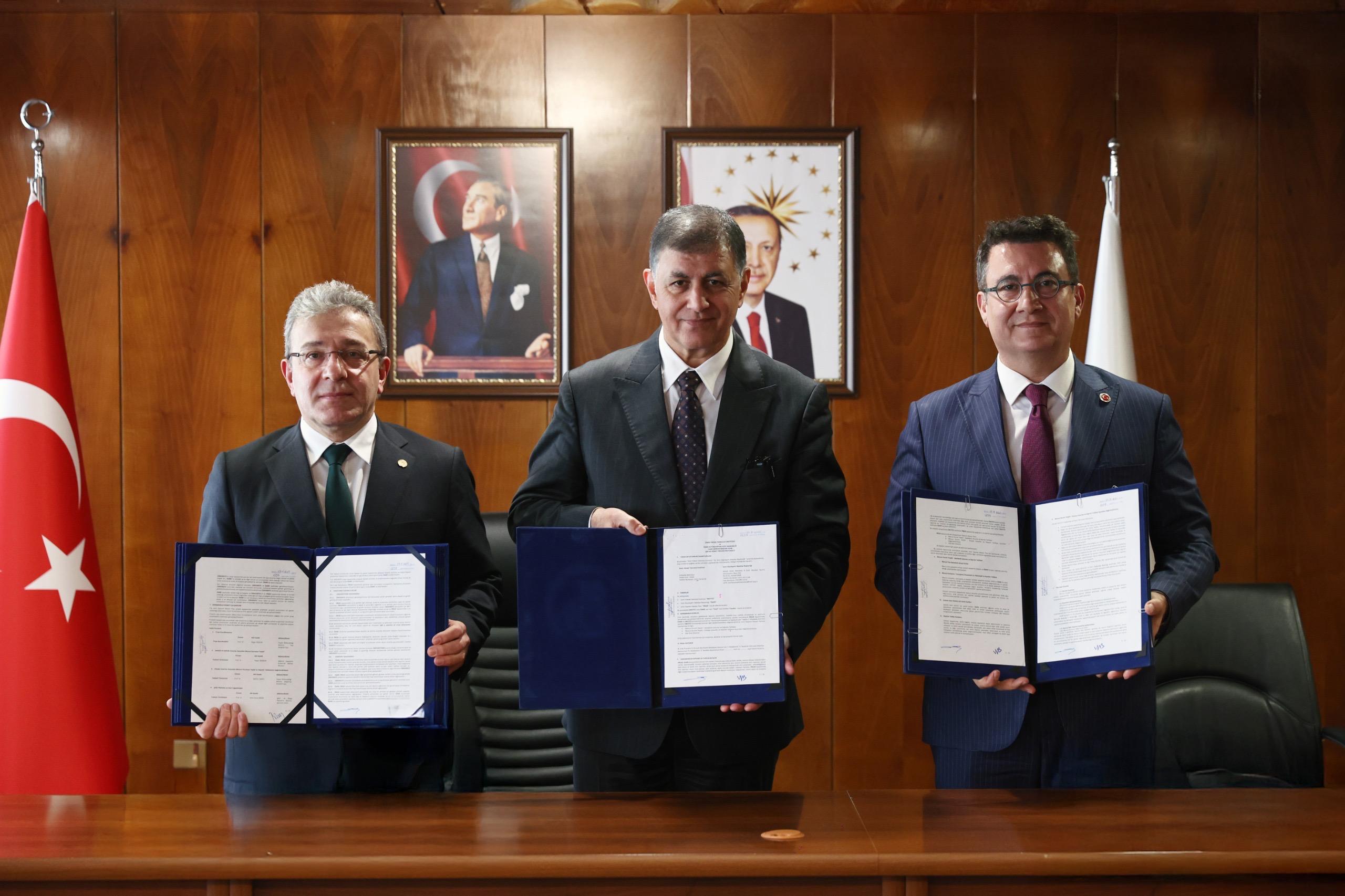 Deü'de Tari̇hî İmza İzmi̇r'i̇n Deprem Master Plani Hedefi̇yle İş Bi̇rli̇ği̇ Protokolü İmzalandi (5)