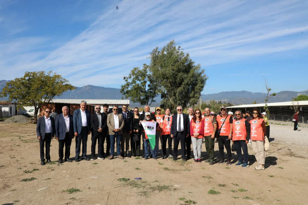 Balıkesi Edremit'te fidanlar toprakla buluştu